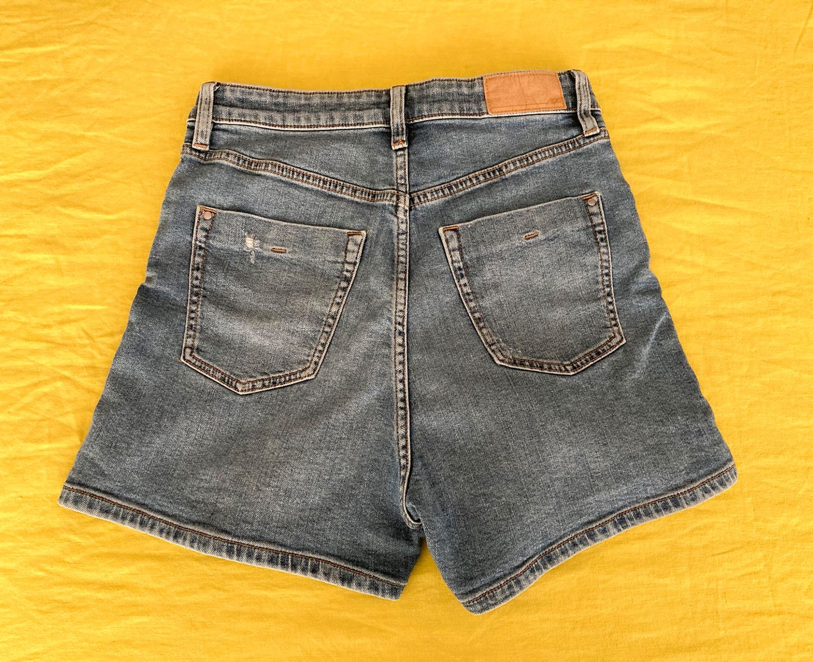 Esprit Hosen: Short en jean bleu déchiré taille 36 – Gebraucht aus Vionnaz von nadinus73 2