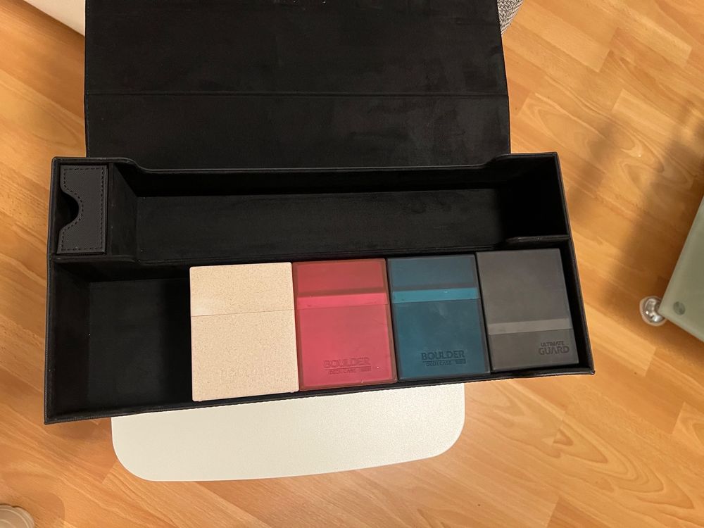 Ultimate Guard Omnihive 1000 XenoSkin Rood