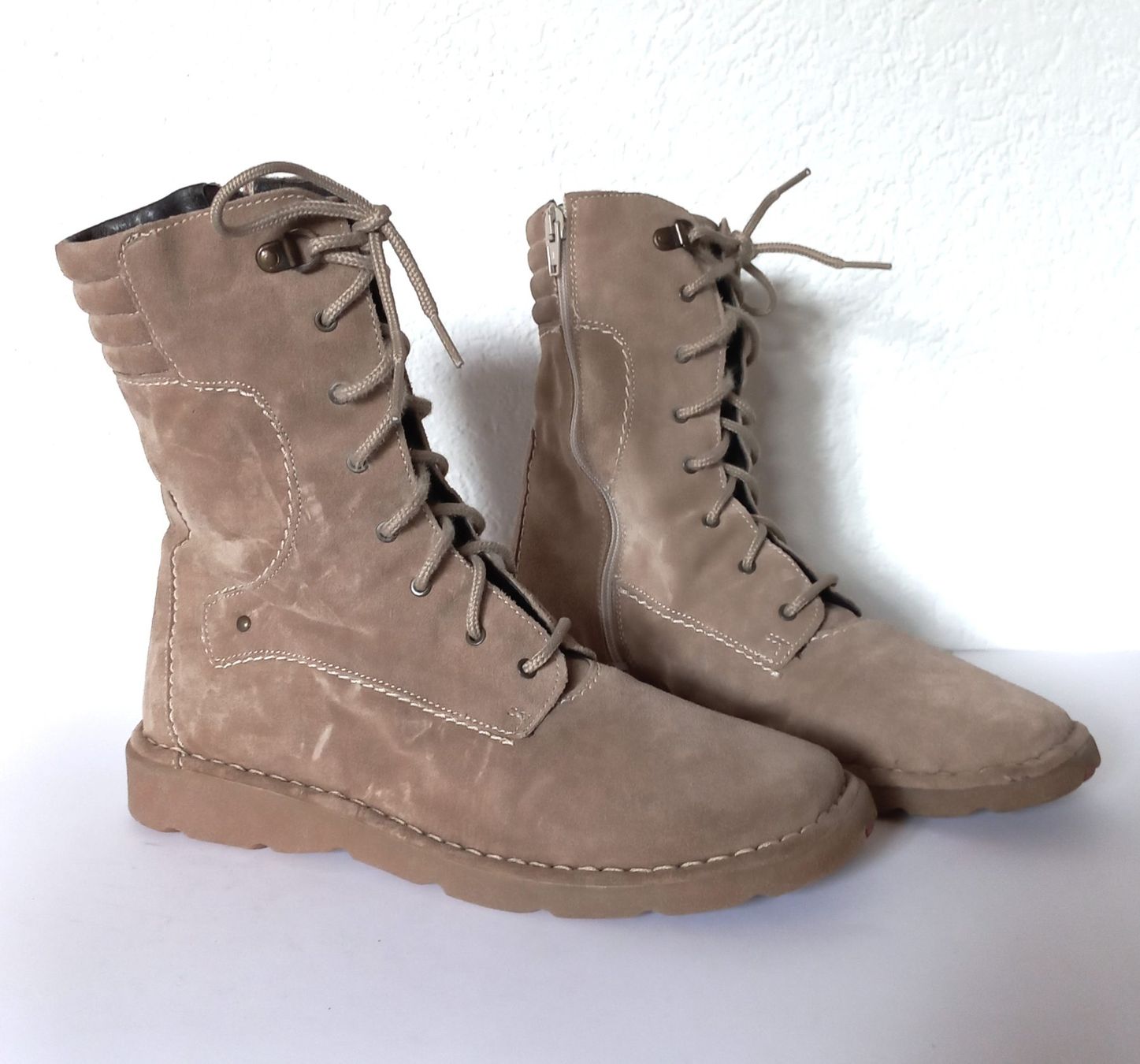 Scarpe da donna: Bata Stiefeletten Gr. 40 Nubuk – Usato da Bévilard venduto da belkin