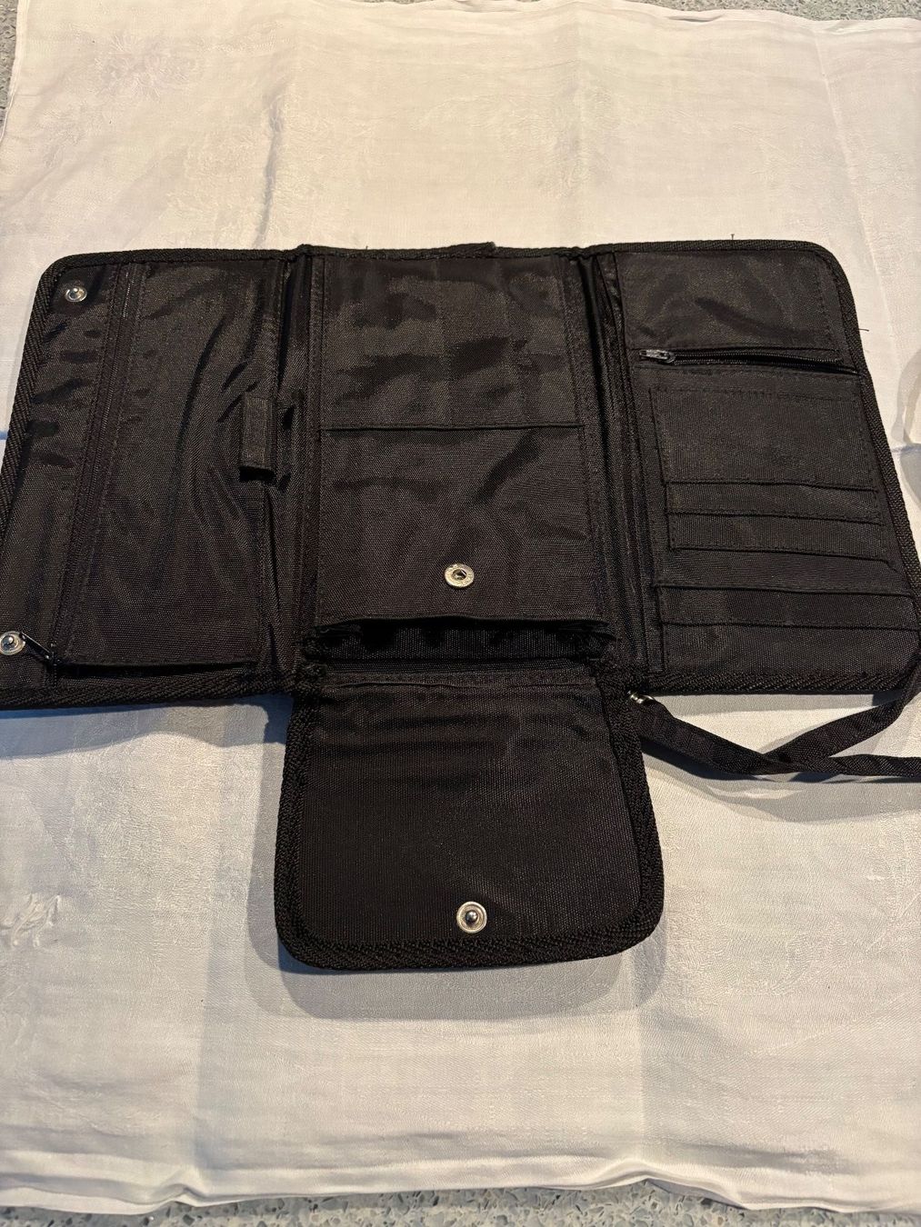 Taschen: Reiseorganizer schwarz, viele Fächer, top Zustand – Neu (gemäss Beschreibung) aus OLTEN von lululoveslemon99 2