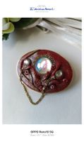Brosche (Rot mit Schimmer-Stein & Goldkette)