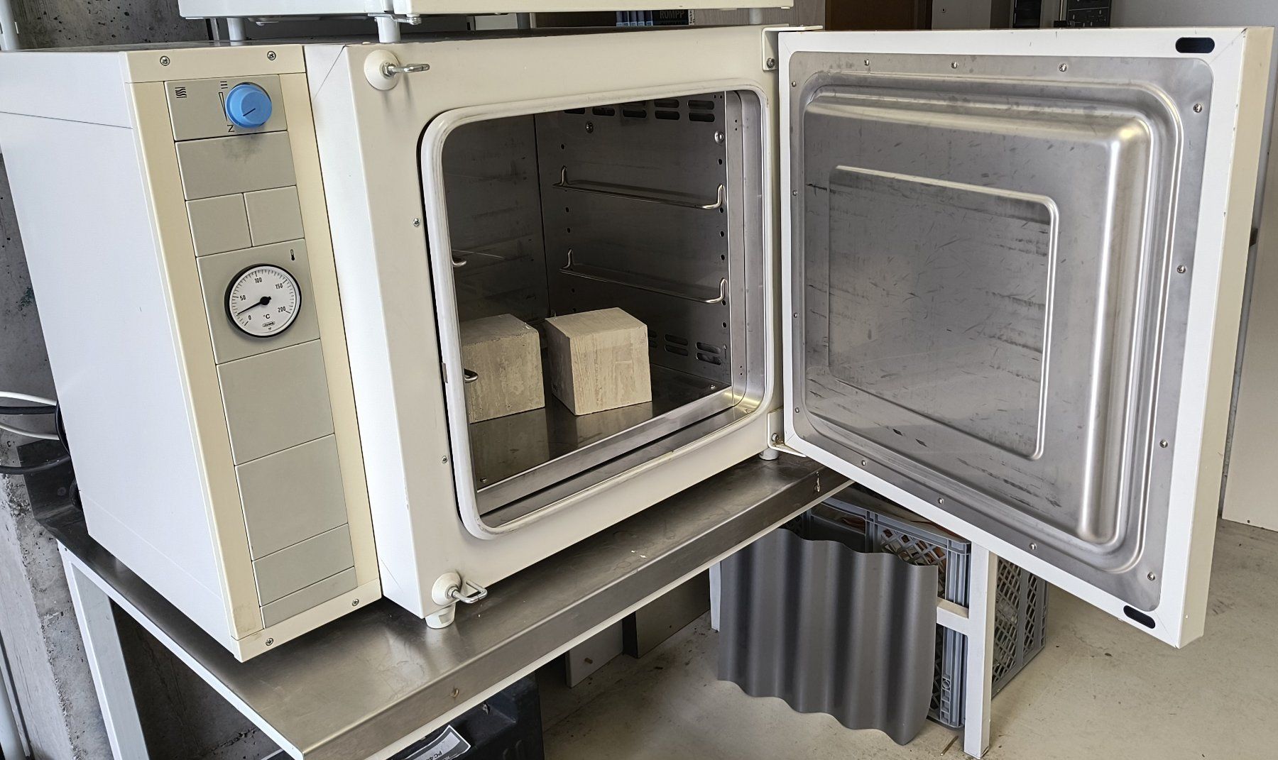 Sonstiges Tierzubehör: Heraeus Trockenschrank – Gebraucht aus Laufen von Rimita