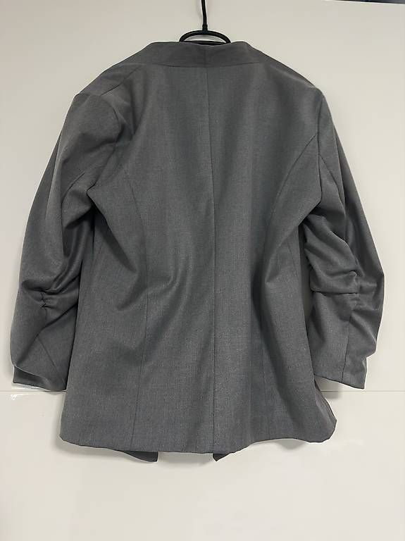 Jacken: Grauer Blazer – Neu und originalverpackt aus Sirnach von ang_5vct 1