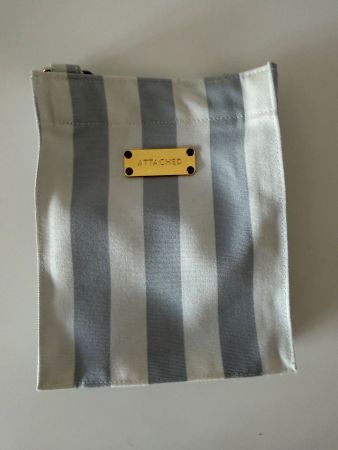 Umhängetasche Attached gestreift weiss grau