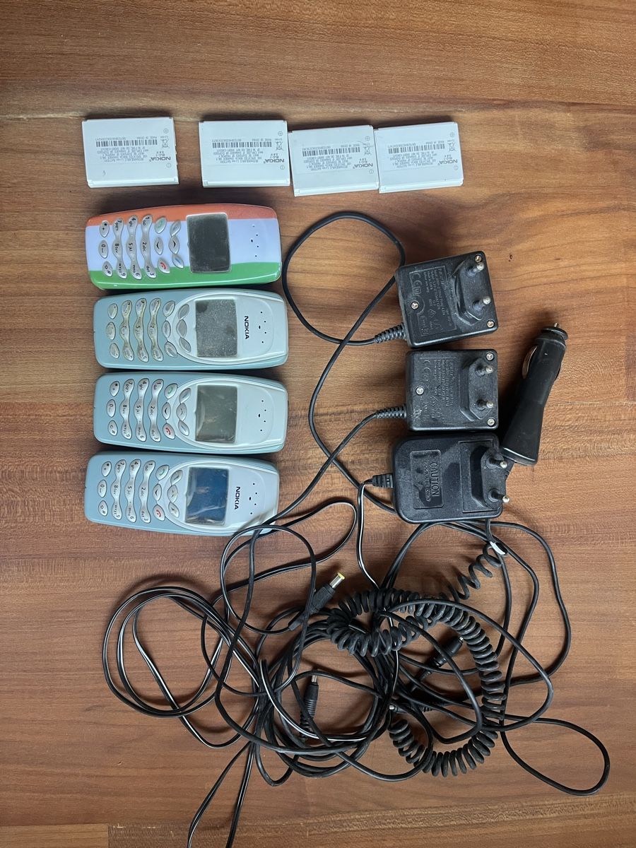 Nokia Handys / Smartphones: Nokia 3310 Sammlung - 4 Stück, mit Ladegerät & Akkus – Defekt aus Kienberg von sand70