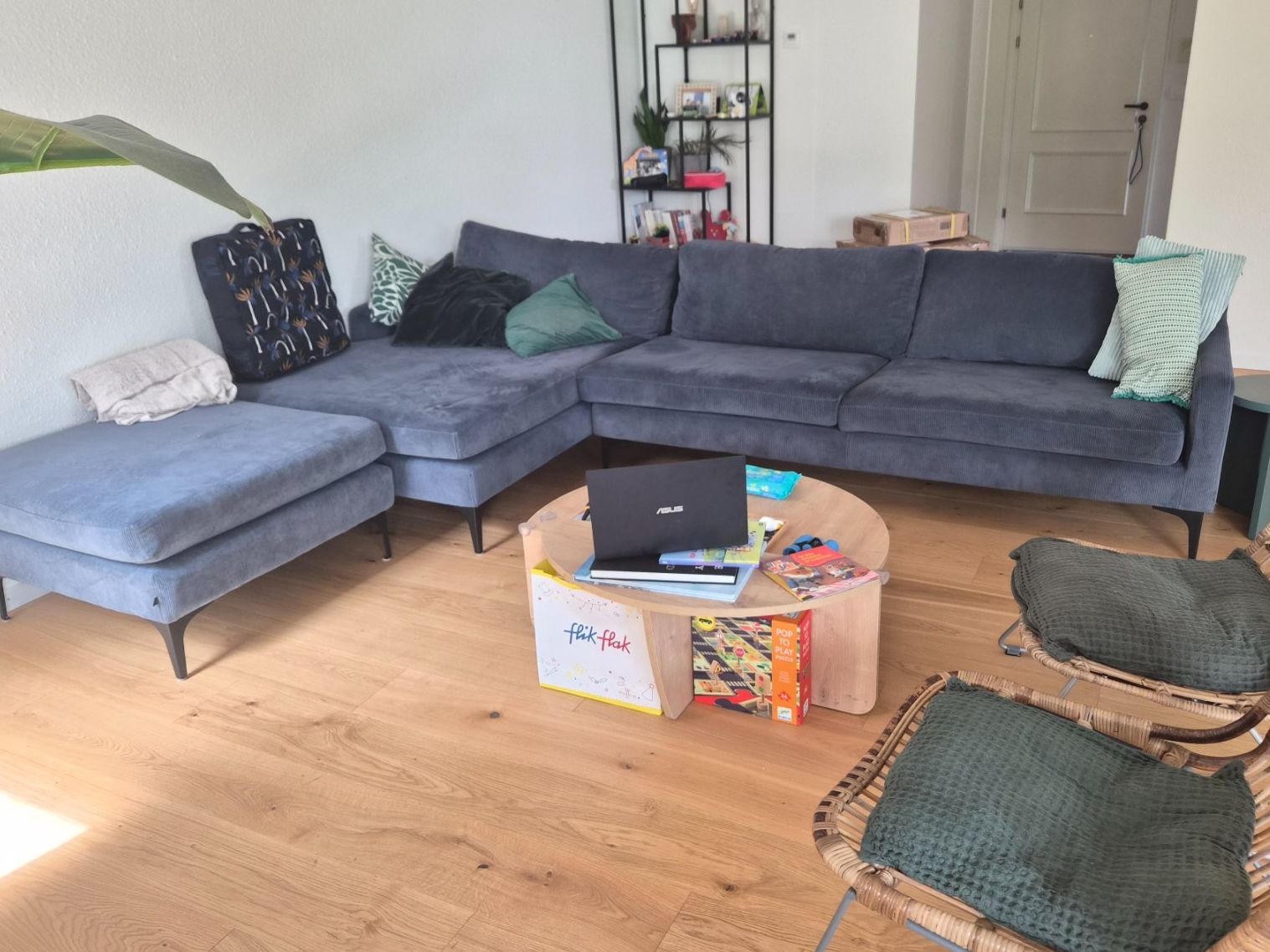 Sofas: Sectional Sofa Blue Fabric Metal Legs good condition – D'occasion à Maur par Sofi___