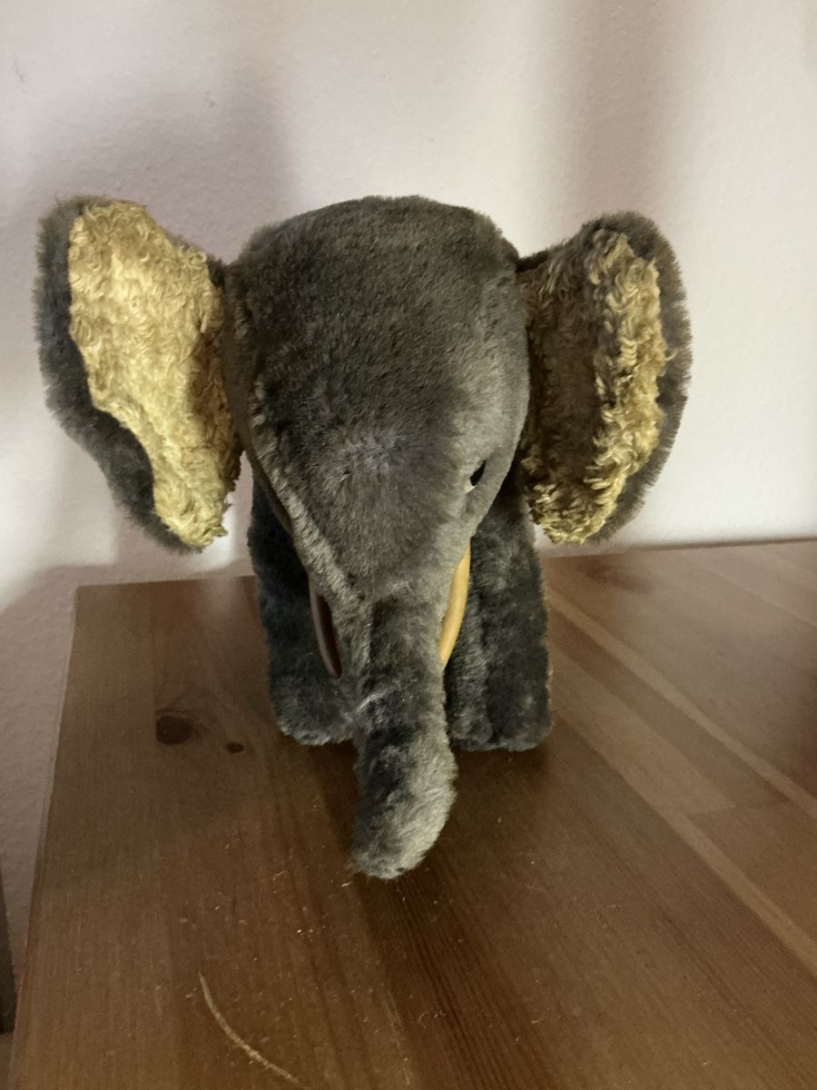 Spielzeuge: Elefant ca 50 Jahre alt – Gebraucht aus Basel von Ajscha7o1