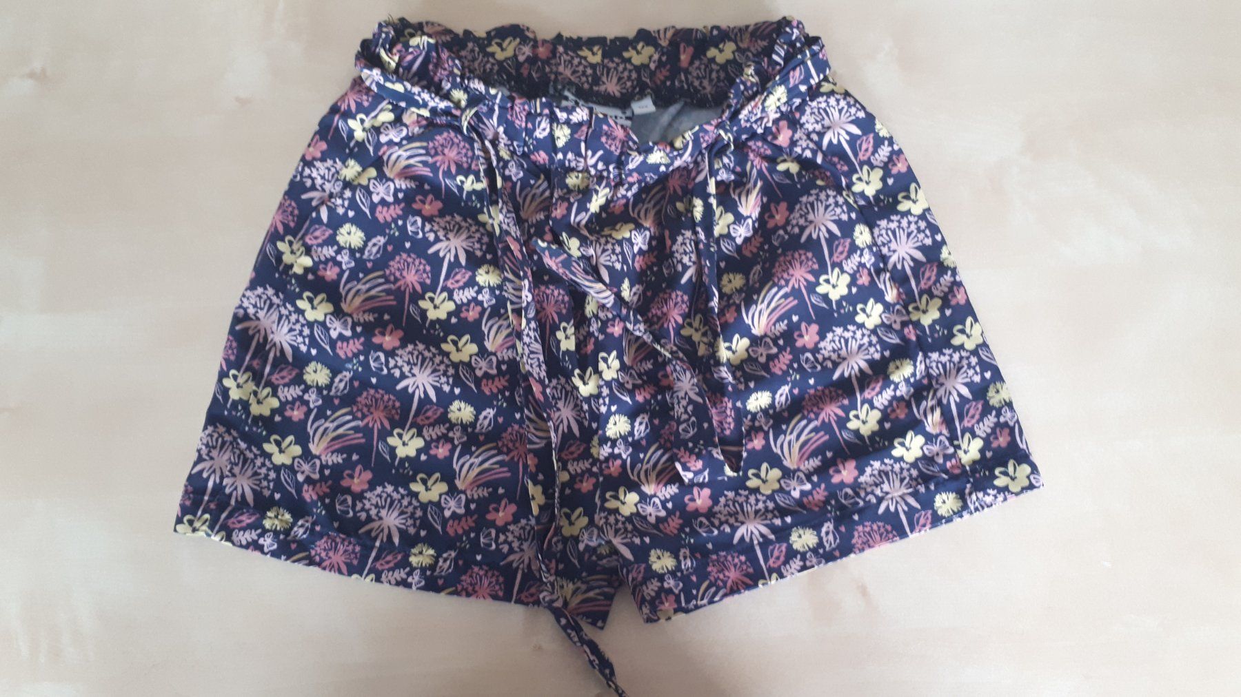 Pantaloni: Kurze Hosen Gr 128 – Usato da Steg im Tösstal venduto da martinkreisl