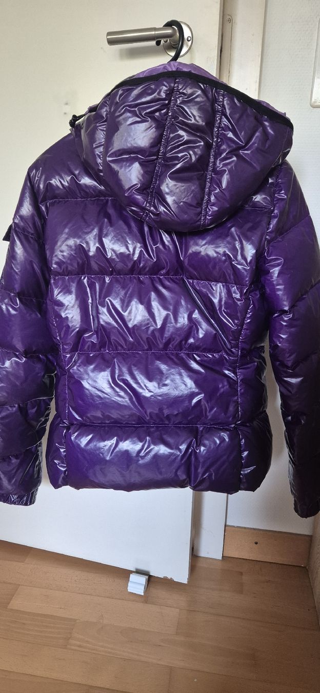 Moncler Giacche: Moncler doudoune taille 2 bon état général – Usato da Chêne Bougeries venduto da mam_fly6 2