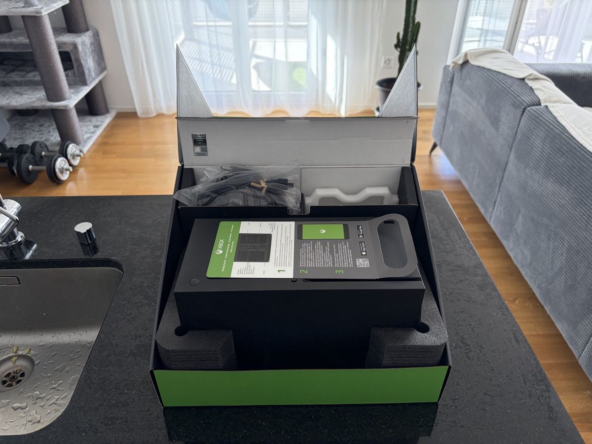 Microsoft Console: Xbox Series X 1TB SSD – Nuovo (secondo la descrizione) da Herzogenbuchsee venduto da fab_y5n7 1