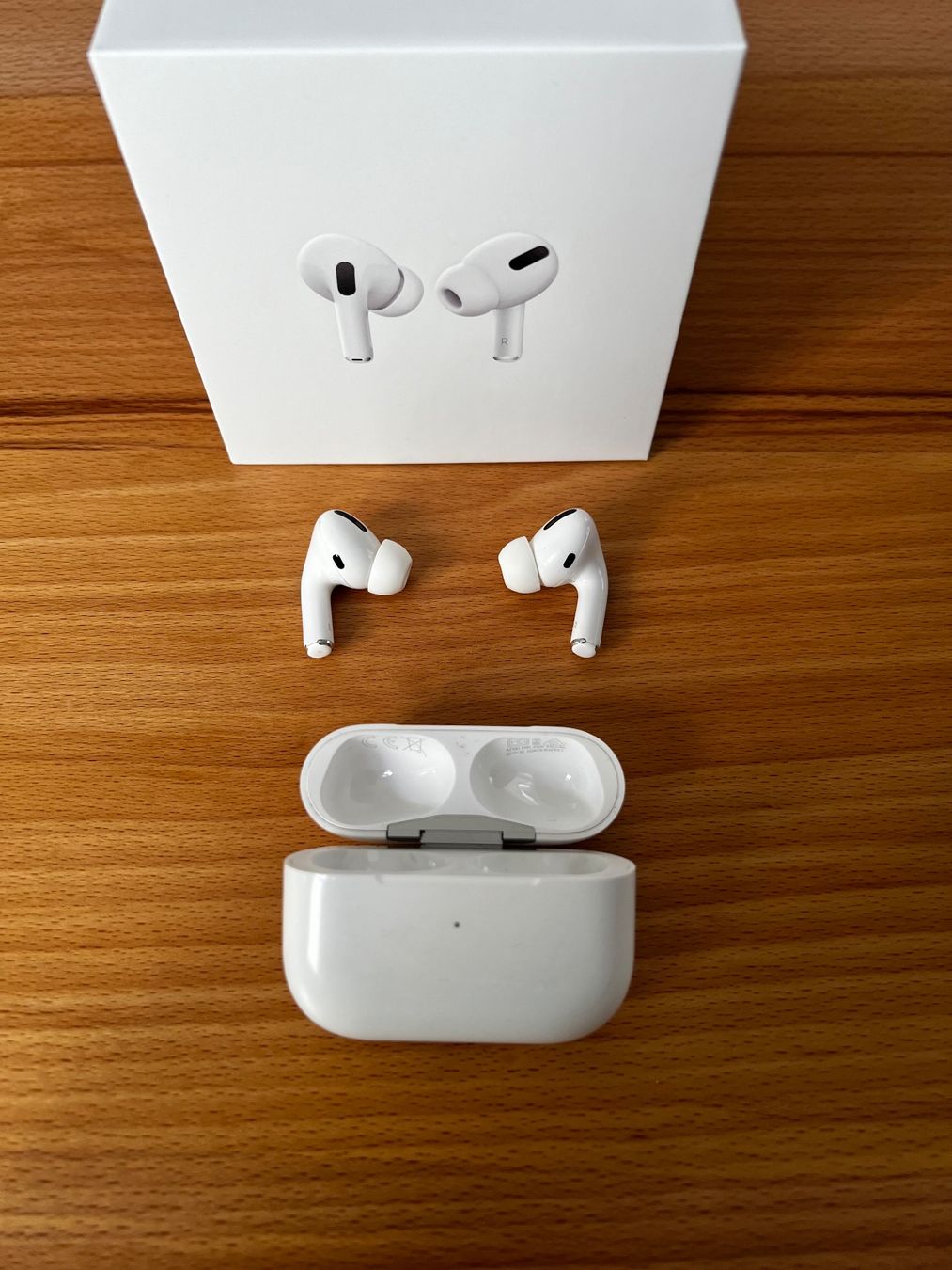 Apple Headsets: Airpods Pro 1. Generation – Gebraucht aus Erstfeld von  4