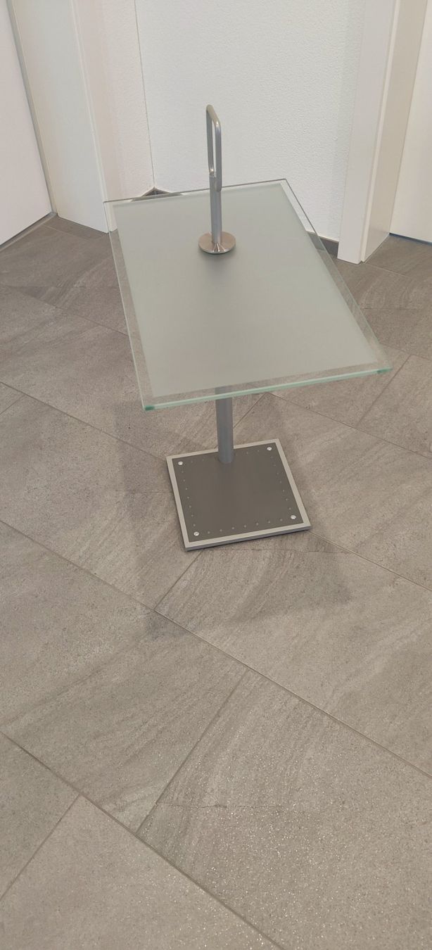 Tavoli: Eleganter Design-Beistelltisch aus Glas – Usato da Schänis venduto da Achim1975