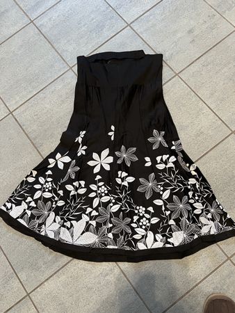 Schwarzes Sommerkleid Blumenmuster Gr. 38 Top Zustand frühli