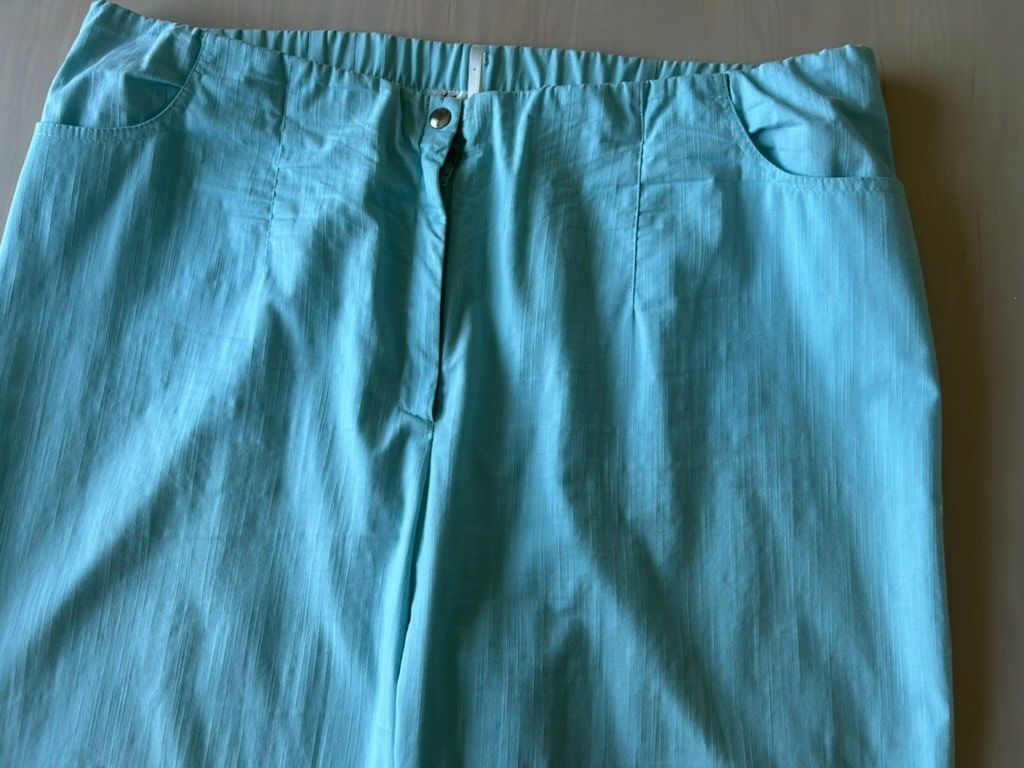 Monnalisa Pantalons: Hose in Gr.50, hellblau – D'occasion à Russikon par Pebblybeach 1