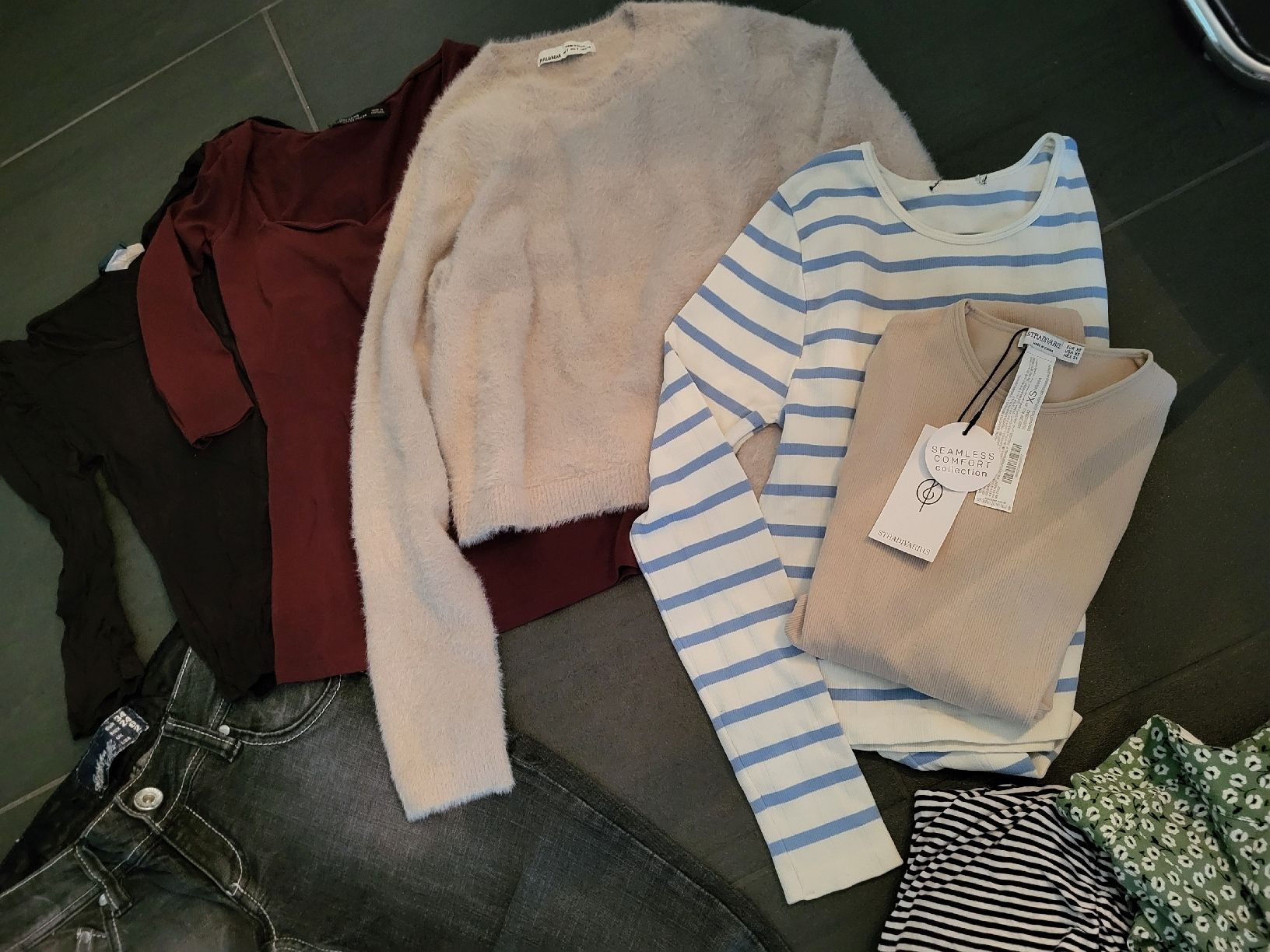 Lots de vêtements: Kleiderpaket - Versand möglich – D'occasion à Matzendorf par hauli2 1