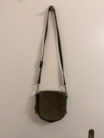 Fossil Olive Green Leather Crossbody Bag - Stylish! (52)