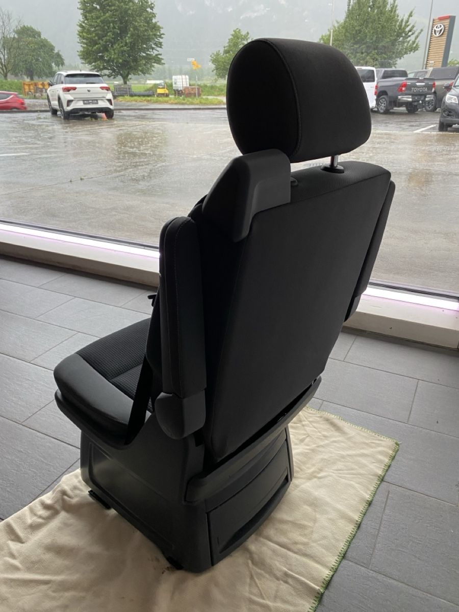 VW Tutti i ricambio: VW T6 / T6.1 / (T5) Drehsitz hinten Einzel – Usato da Altdorf UR venduto da speedrs9 4