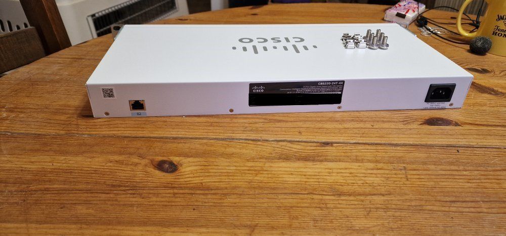 Cisco Hub & Switch: Cisco Switch CBS220-24T-4X 28 ports – Usato da Othmarsingen venduto da skygi 2
