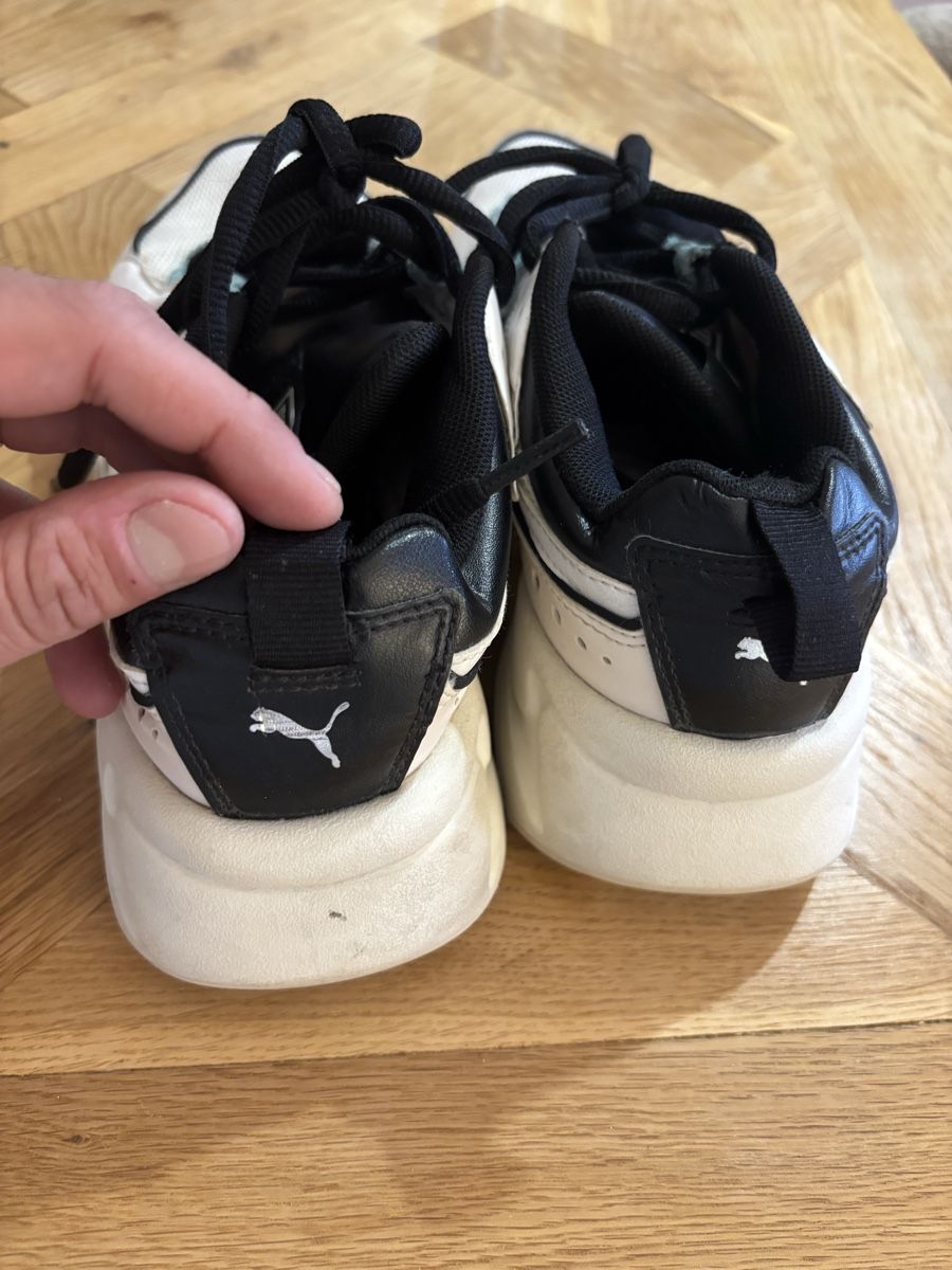 Puma Scarpe da donna: Puma, baskets blanches et noires, taille 40, bon état – Usato da GENÈVE venduto da Gaasss 2