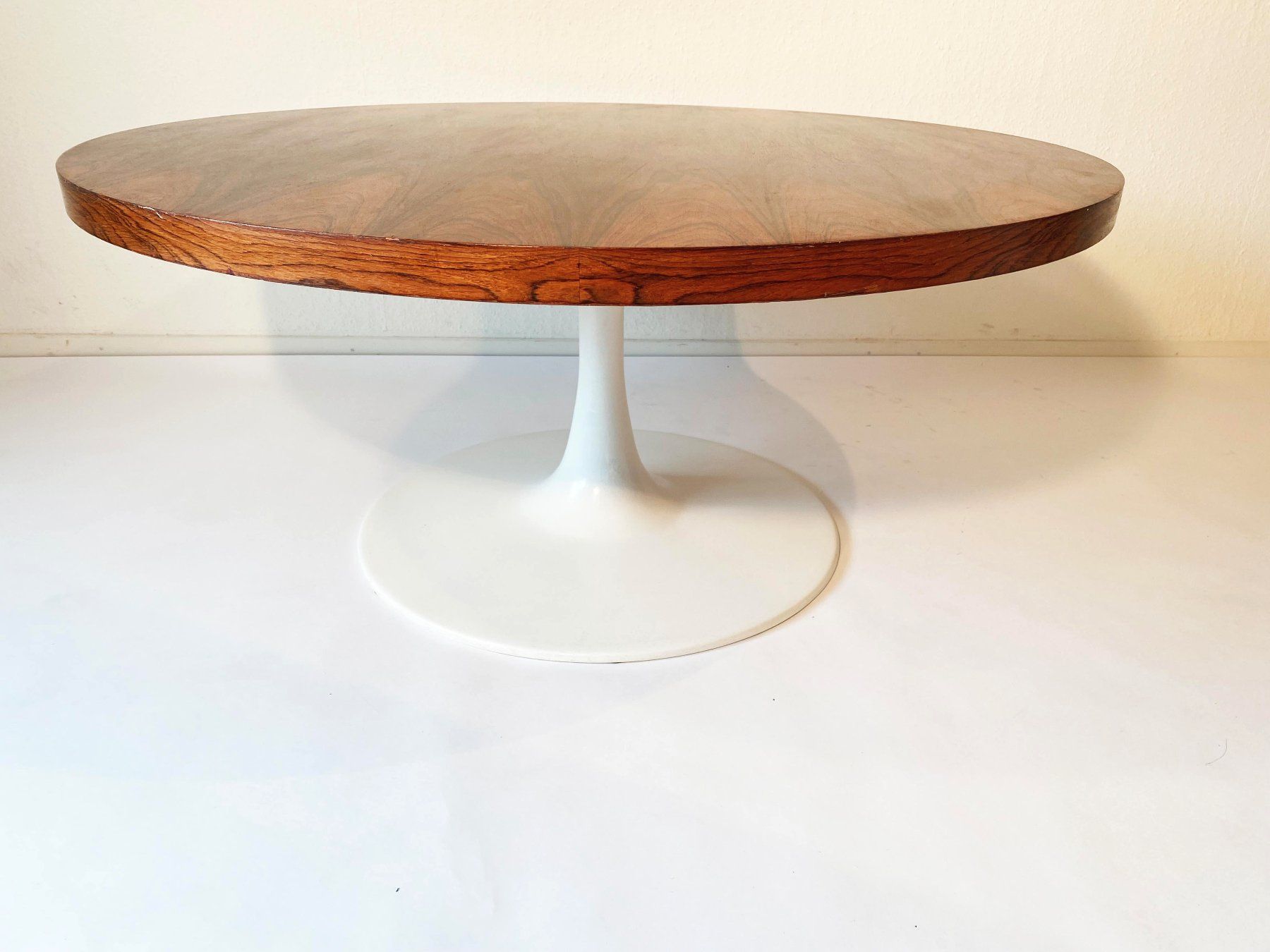 Tulip Tavoli: Midcentury Rosewood Coffee Table – Usato da Beringen venduto da Kultgut