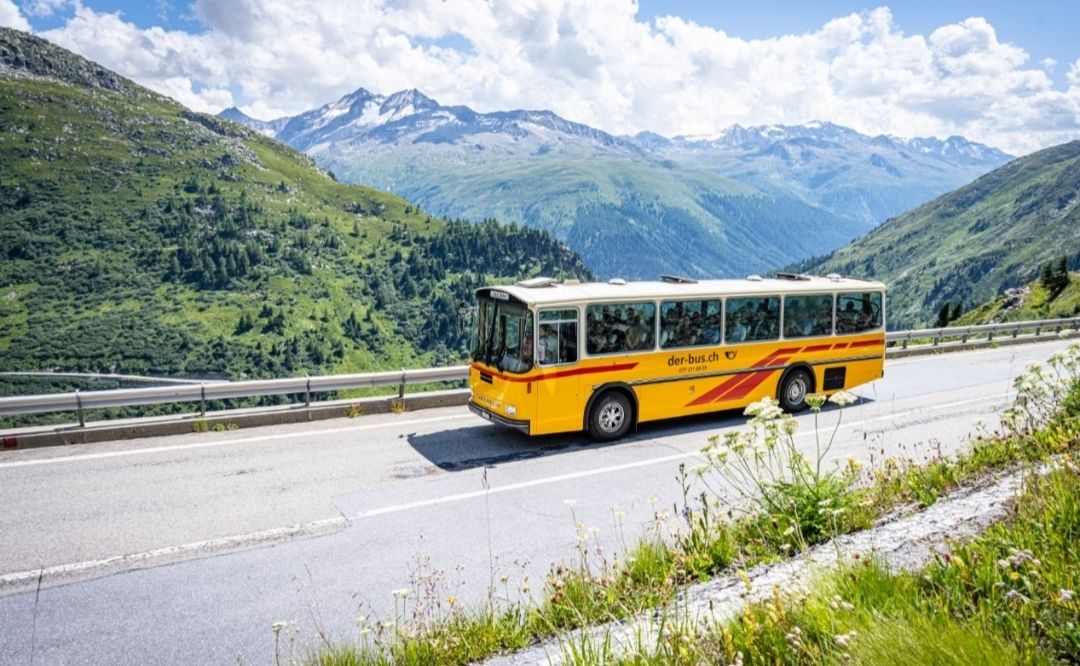 Véhicules utilitaires: Saurer RH Postauto Oldtimer Bus – D'occasion à Unterkulm par Fleischkaese1