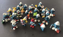 Lot de 24 figurines Schtroumpf anciens en bon état général