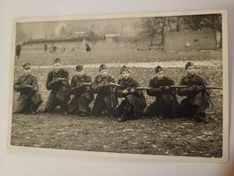 Foto Schweizer Armee WK Soldaten 1940 Gewehr Waffe R62