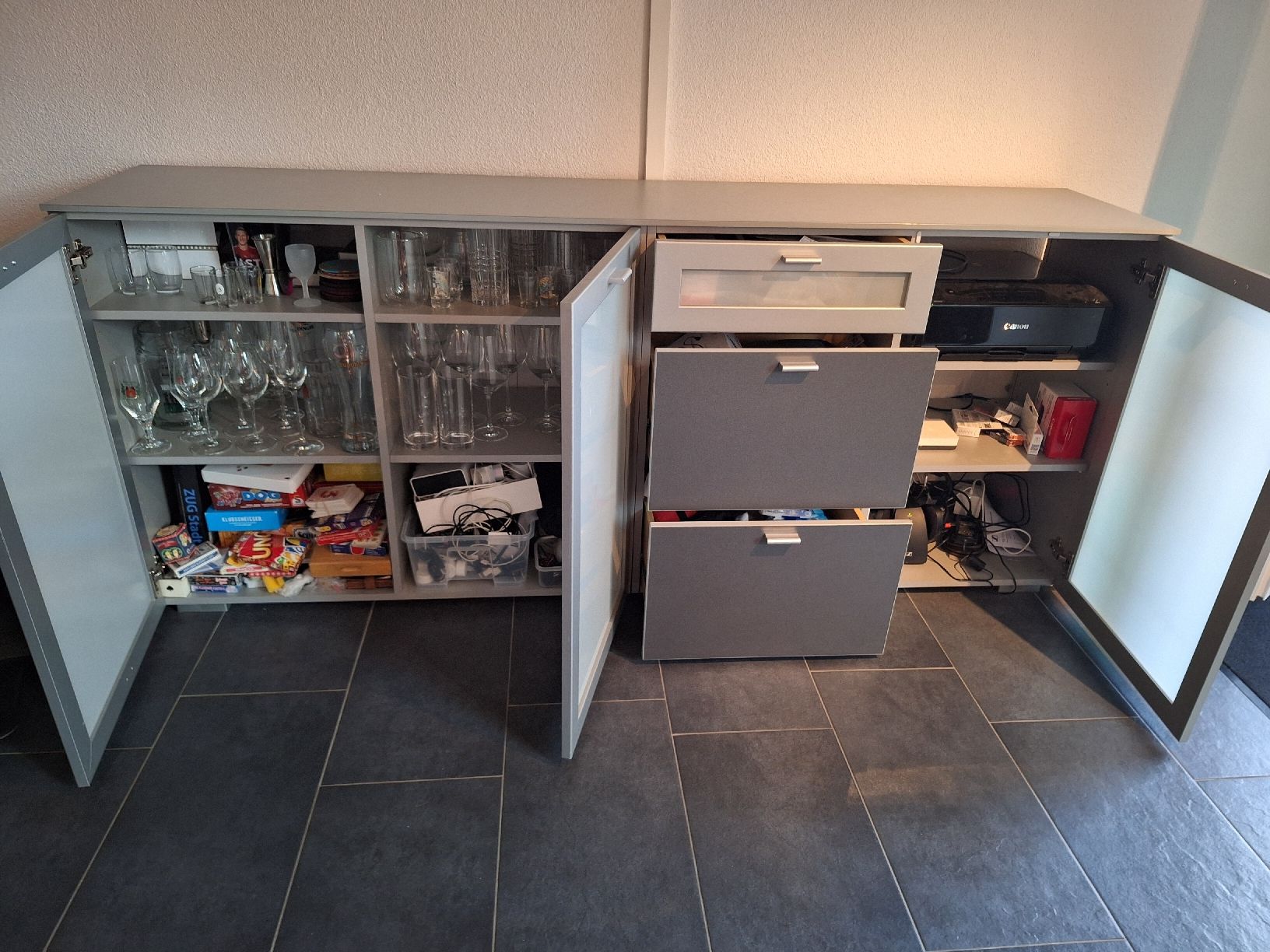 Commodes: Möbel – Défectueux à Samstagern par Luzern92 2