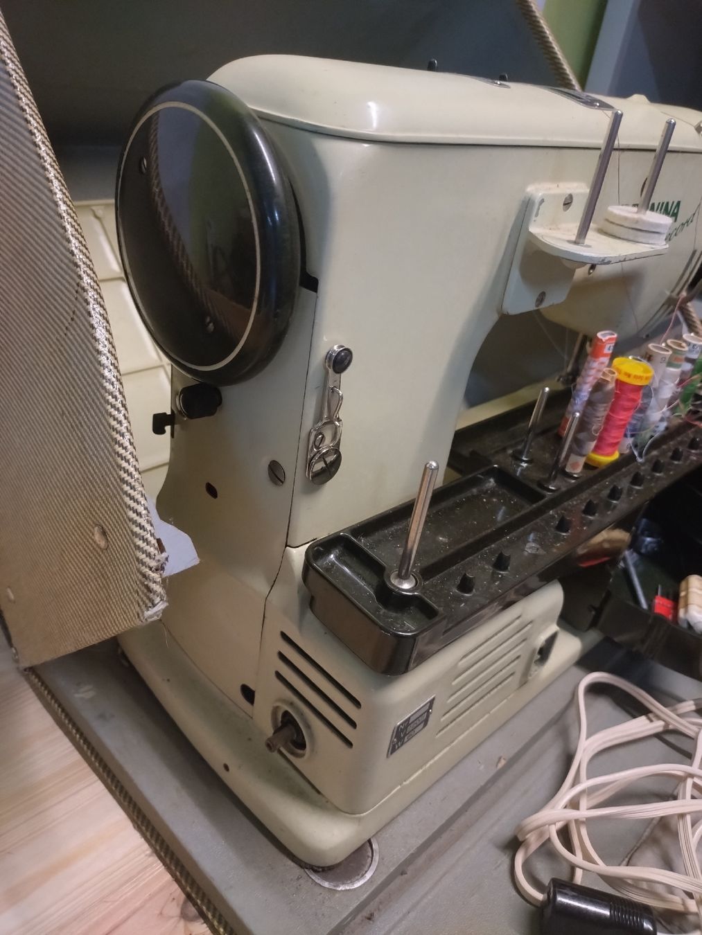 Bernina Nähmaschinen: Machine  BERNINA Record 530 machine  à coudre – Gebraucht aus Farvagny-le-Grand von LaCaverne 3