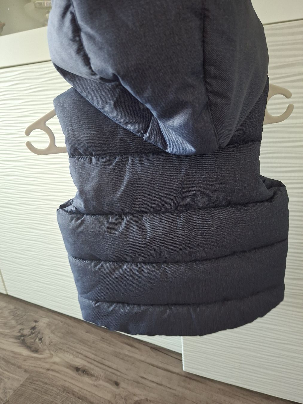 H&M Altro abbigliamento per bambino: Kinder Weste mit Kapuze, Grösse 74 – Nuovo (secondo la descrizione) da Winterthur venduto da Ausmisten2026 1