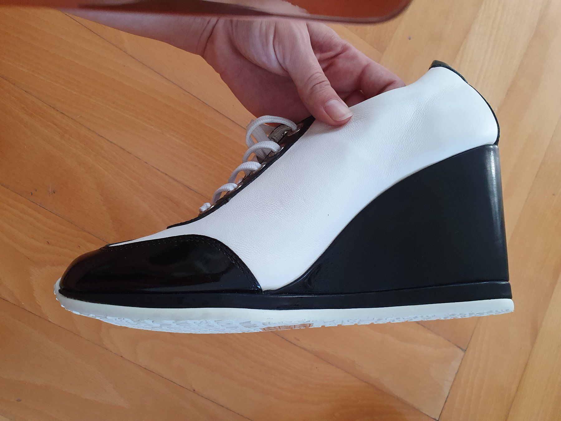 Dolce & Gabbana Scarpe da donna: Baskets en cuir DOLCE & GABBANA, 40 IT – Nuovo (secondo la descrizione) da Grand-Lancy venduto da kri_qk5y 7