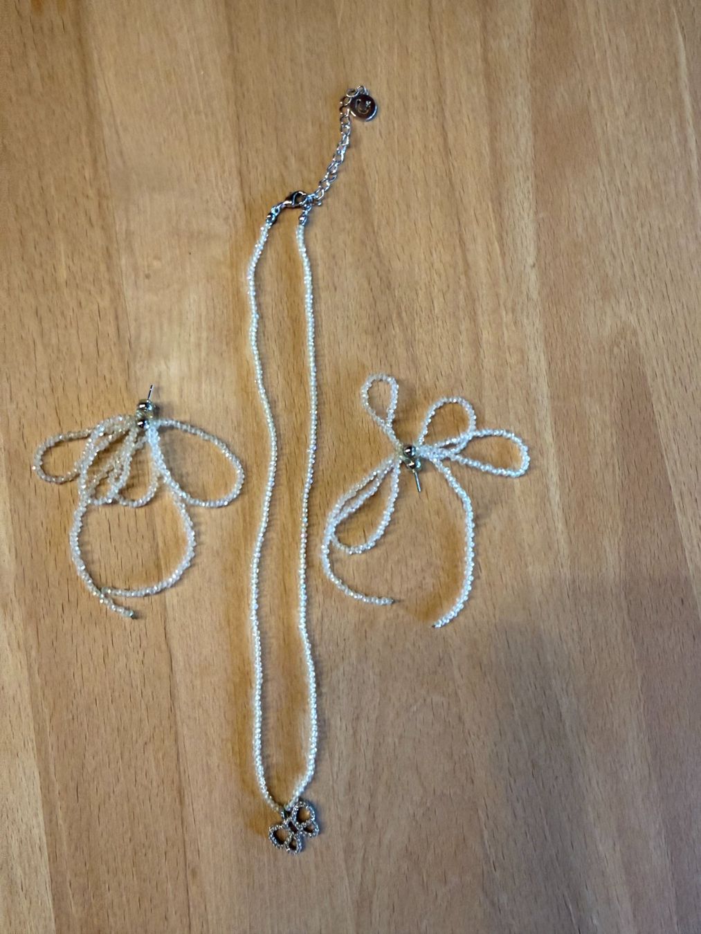 Autres bijoux: Butterfly-shape earring and necklace set – D'occasion à Russikon par Moc_r7pn