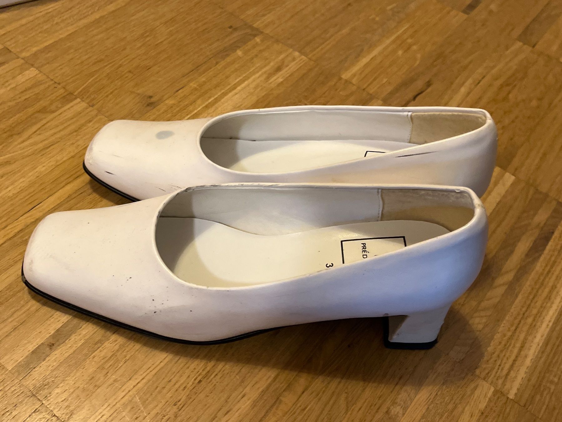 Scarpe da donna: Chaussures à talon blanches – Usato da Genève venduto da Lalafanny66