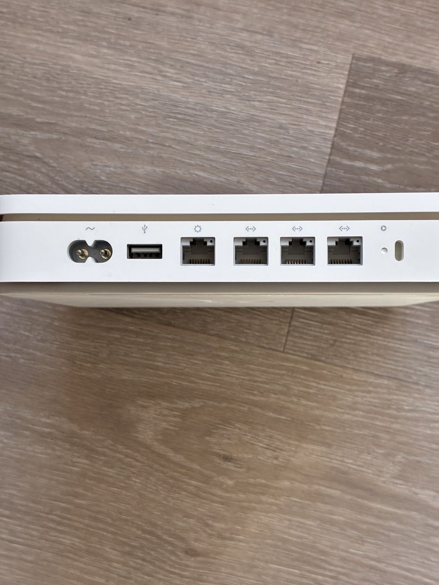 Apple Harddisks: Apple TimeCapsule 2TB AirPort Model A1409 – Gebraucht aus Zürich von Brf 2