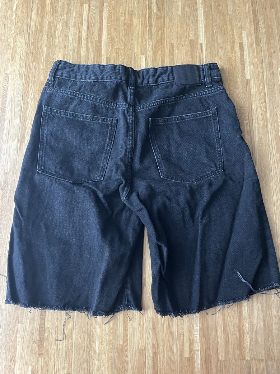 Pull&Bear Jeans: Schwarze Baggy Jeans Shorts / Bermuda Pull&Bear - Gr.36 – Usato da Meierskappel venduto da Mial_2 1
