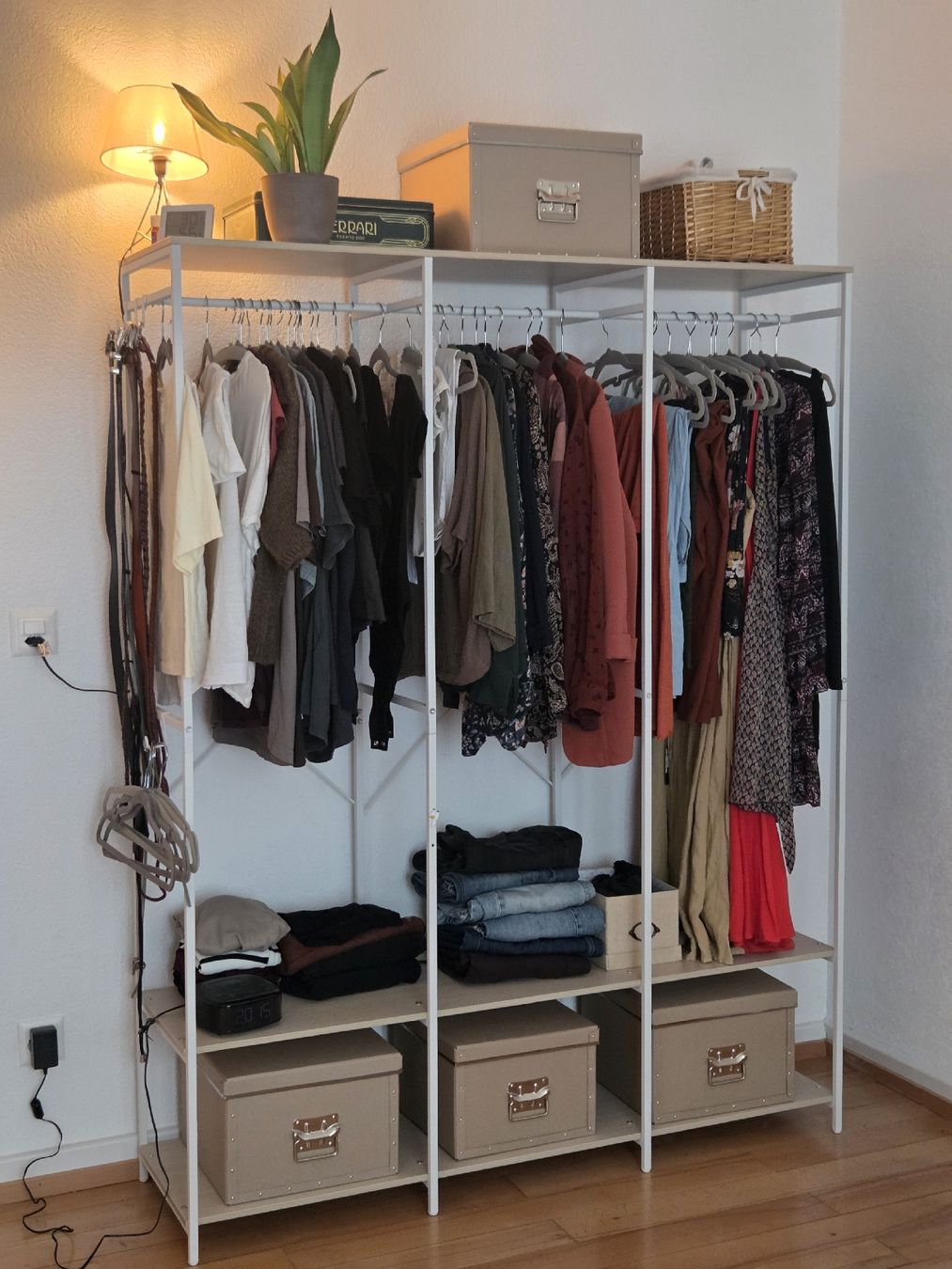 Schränke: Kleiderständer / Kleiderschrank offen – Gebraucht aus Basel von fecgiulia