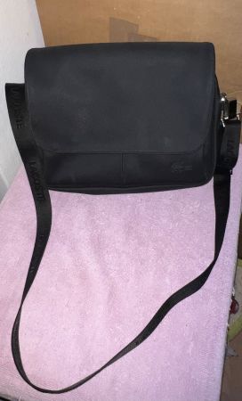 • Lacoste Tasche / Umhängetasche •