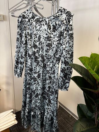 Zara Kleid mit Blumenmuster, Grösse S, wie neu!