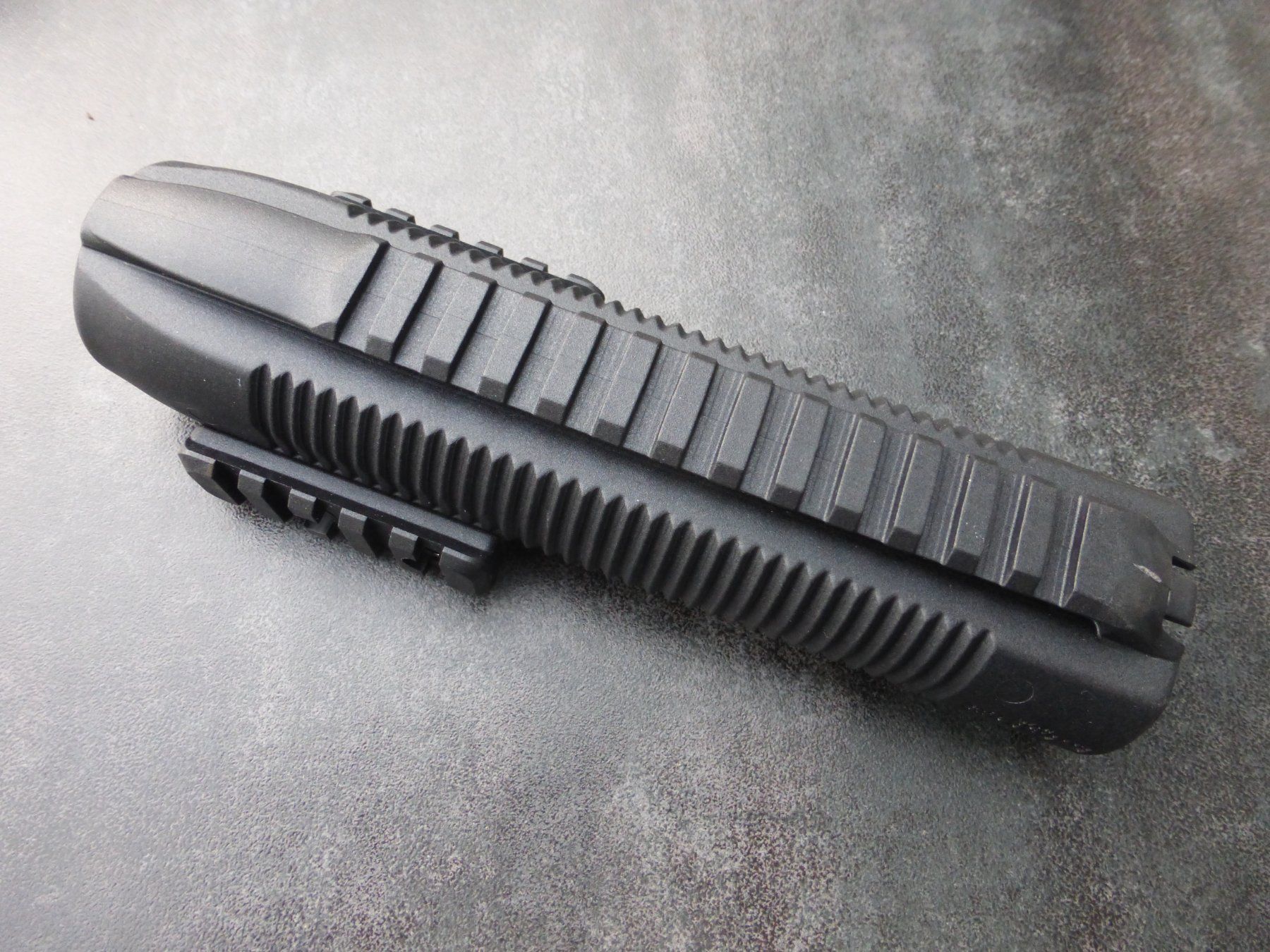 Tutti gli attrezzi: Mossberg Vorderschaft FAB mit 3 rails / NEU – Nuovo (secondo la descrizione) da Rüthi (Rheintal) venduto da Schmidtrubin1