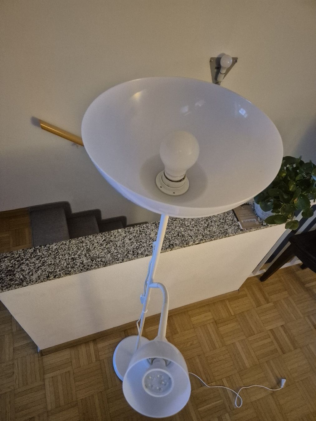 Ikea Lampade: Weisse Stehlampe mit Leseleuchte, top Zustand – Usato da Liestal venduto da fla_ts8q 2