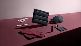 VIU × SWISS Amenity Kit​, Original SWISS dunkelrot fabrikneu