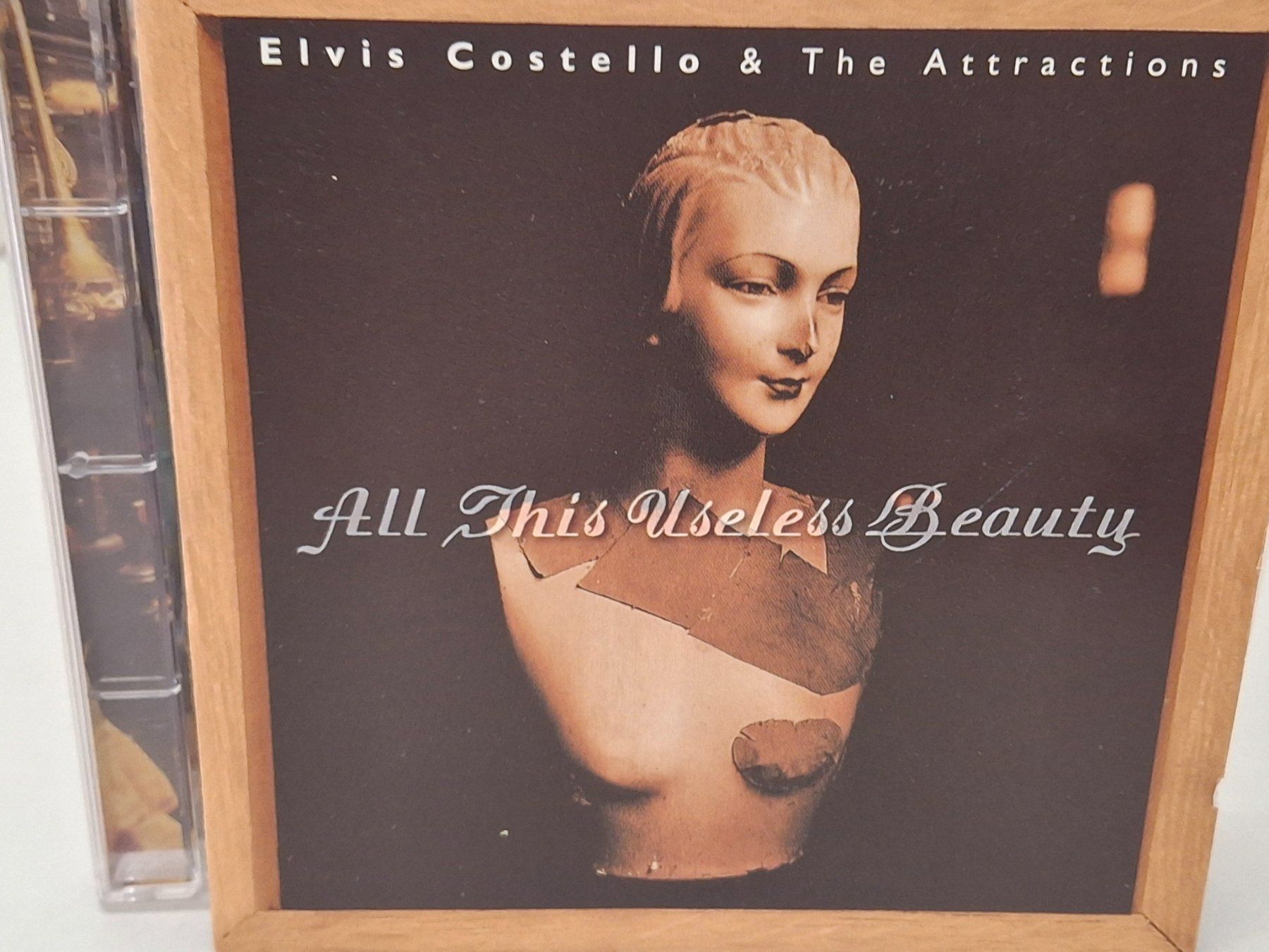 CD: CD Elvis Costello -  All This Useless Beauty – Usato da Aarberg venduto da Jackup1