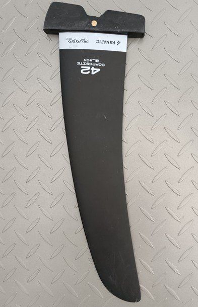 Surfboards & Schwimmbrette: Windsurf Fin Choco Freeride 42cm, Powerbox, guter Zustand – Gebraucht aus Fahrwangen von Rolf7222