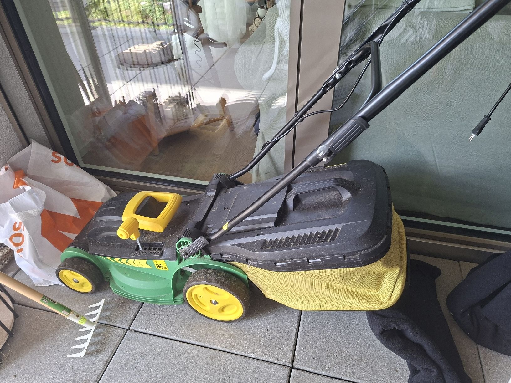 Rasenmäher: Rasenmäher Elektro mit Fangkorb – Gebraucht aus Grünen von Maikel