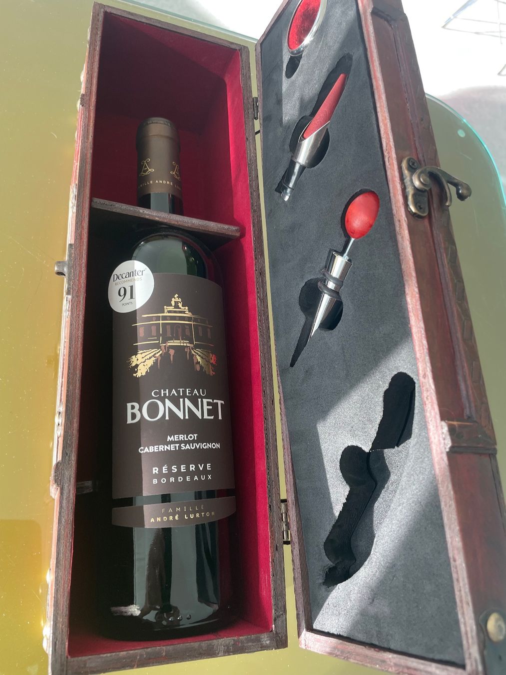 Vino: Chateau Bonnet 1991 mit Holzbox und Accessoires – Usato da Sutz venduto da fx05
