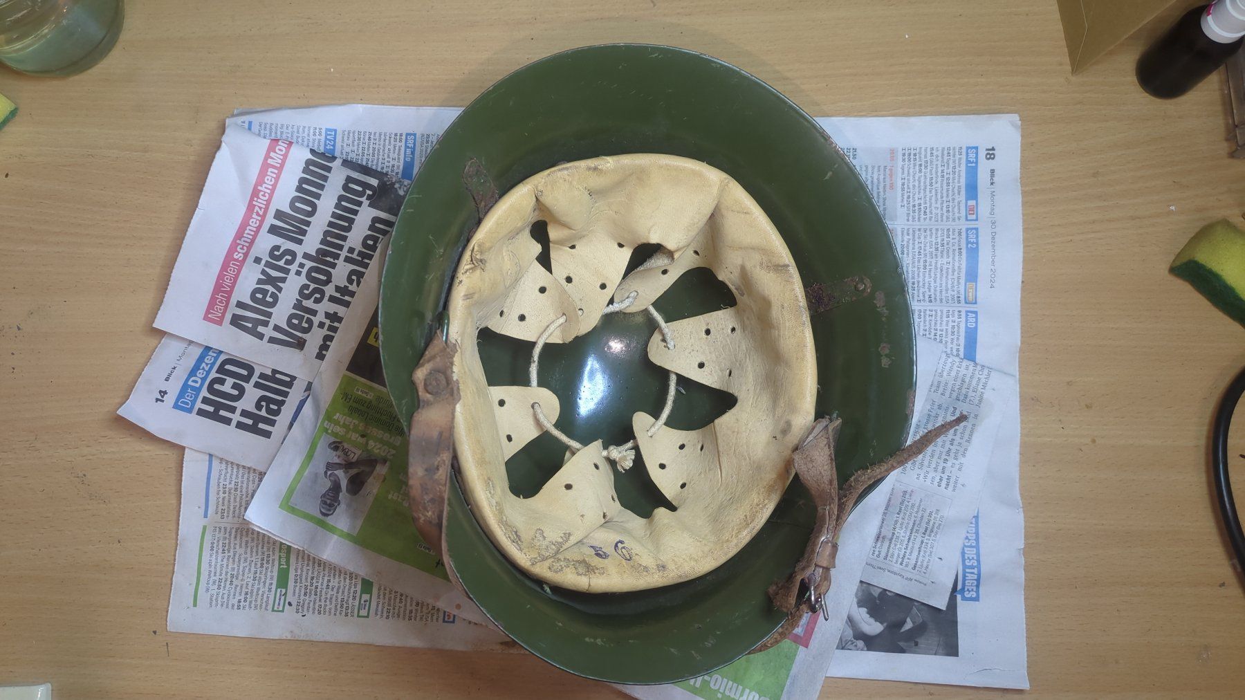 Uniformi & Effetti personali: Bulgarischer Stahlhelm M36 Typ C – Usato da Buttisholz venduto da SoldatenKammer 8