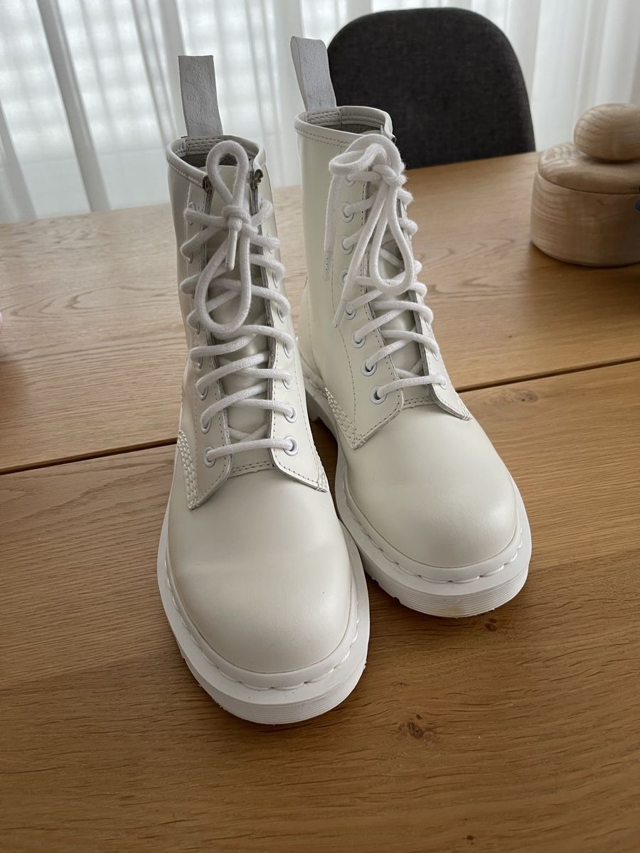 Dr. Martens Scarpe da donna: Weisse Dr. Martens, Gr. 37 – Nuovo (secondo la descrizione) da Roggwil TG venduto da MiryamM 3