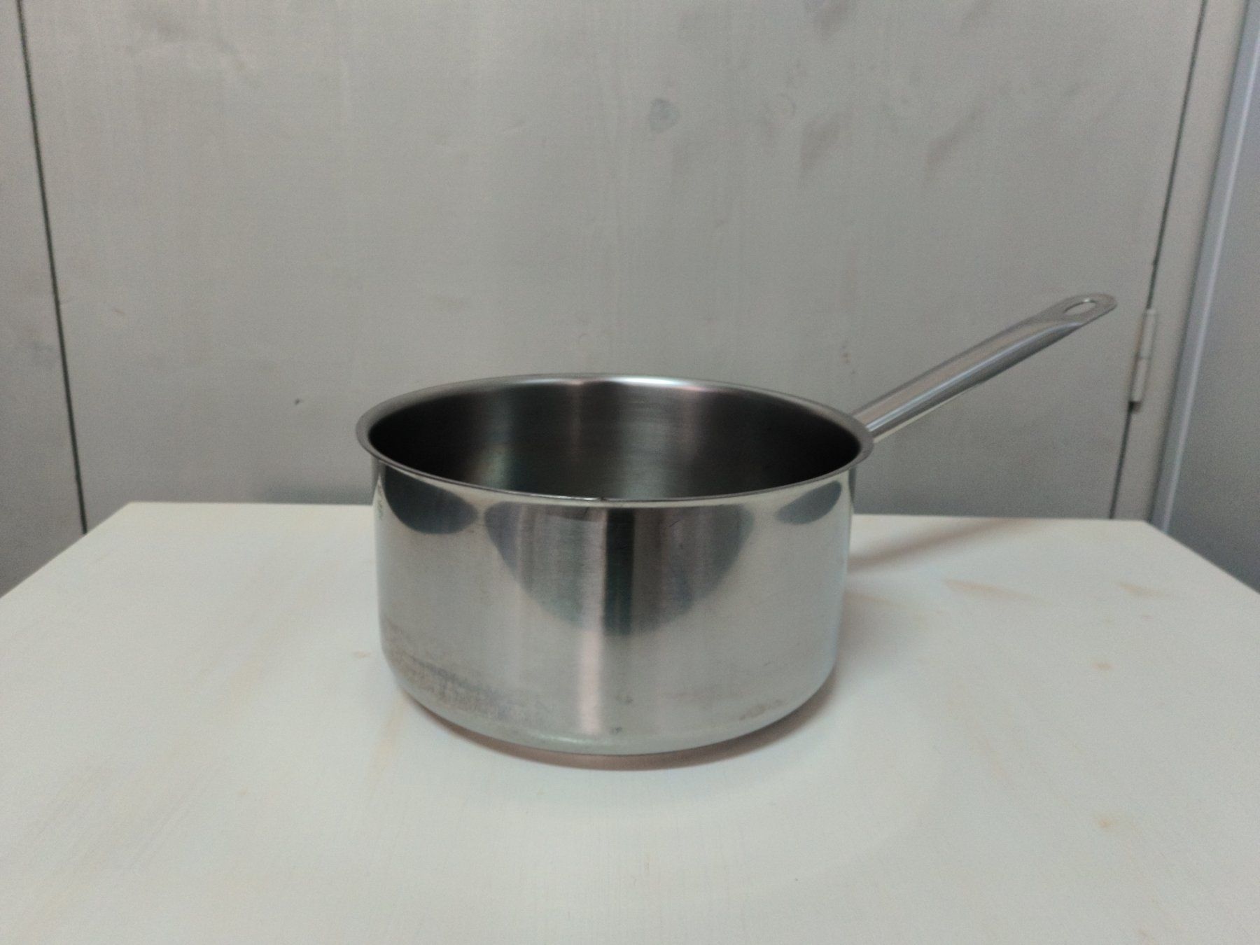 Pentole: Industrie Kochtopf mit Stiel, Durchmesser ca. 23.5 cm – Usato da Wabern venduto da Silencio
