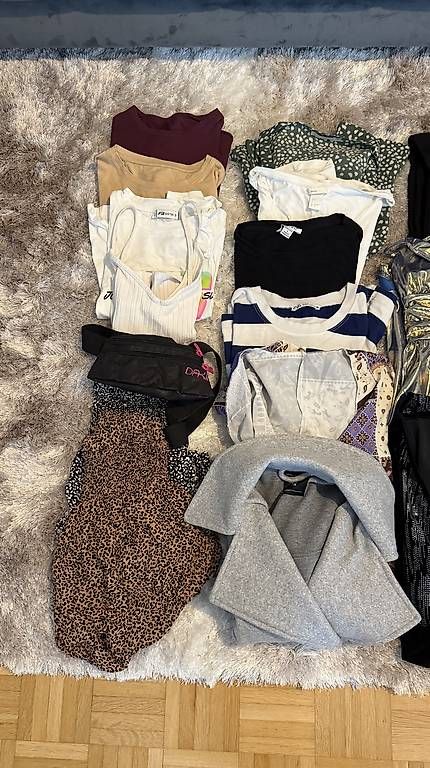 Vestiti: 20 teiliges Kleiderpaket Grösse S – Usato da Frauenfeld venduto da sarahmaracara 1