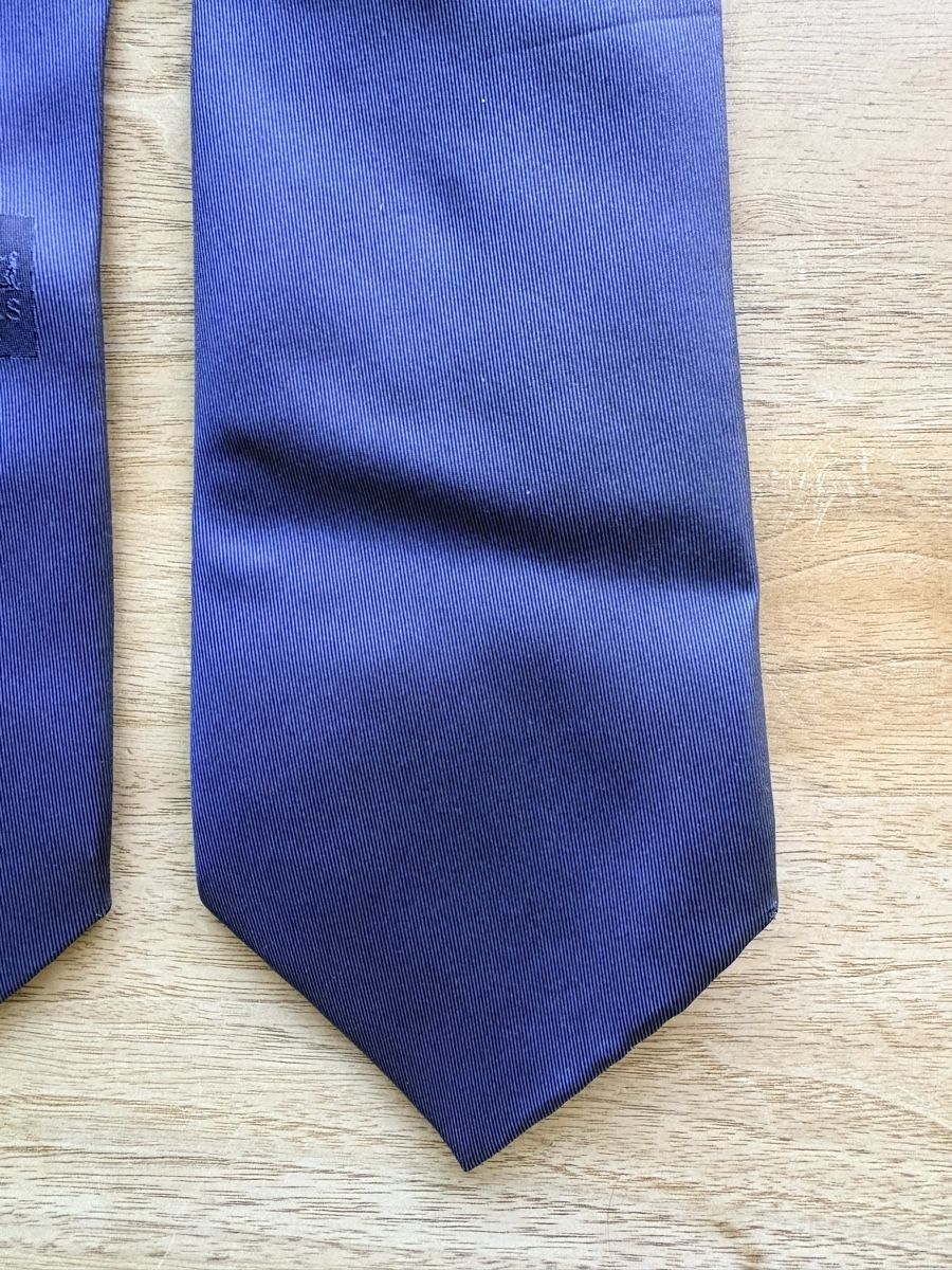Cravatte: Krawatte Hermès Silk - Deep Blue – Usato da Herrliberg venduto da Mirika 1
